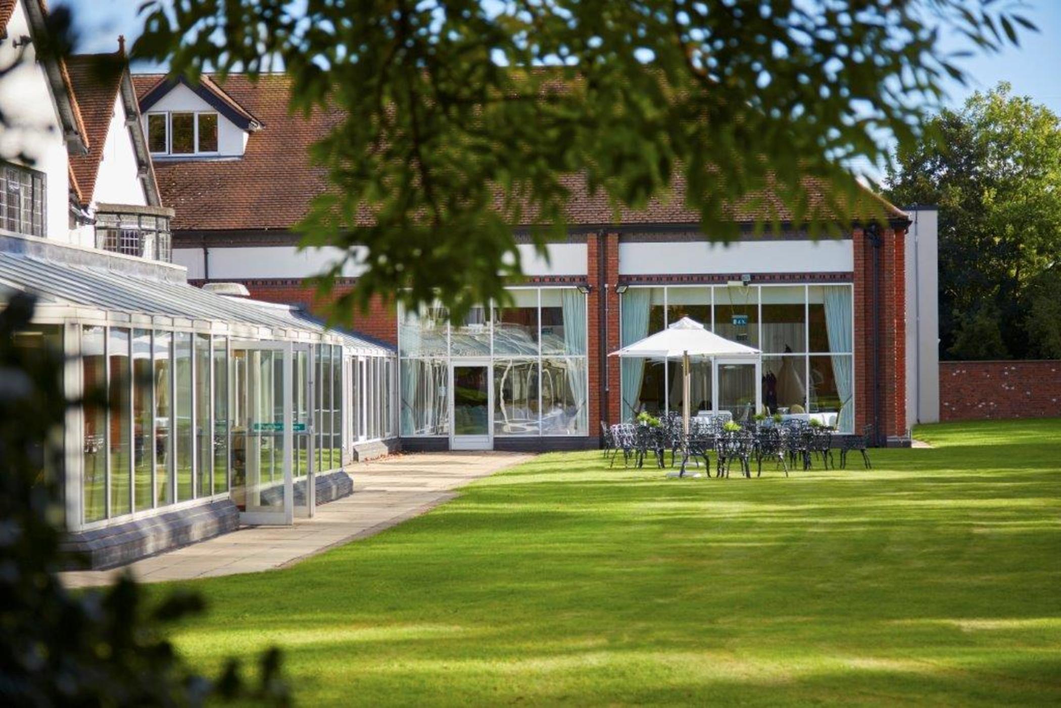Macdonald Craxton Wood Hotel & Spa Ledsham  Exterior foto